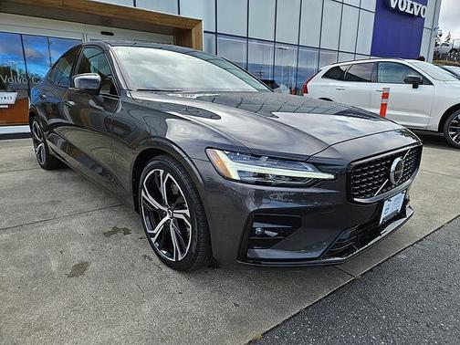 Platinum Grey 2023 Volvo S60 Plus