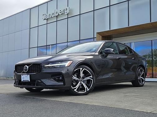 Platinum Grey 2023 Volvo S60 Plus