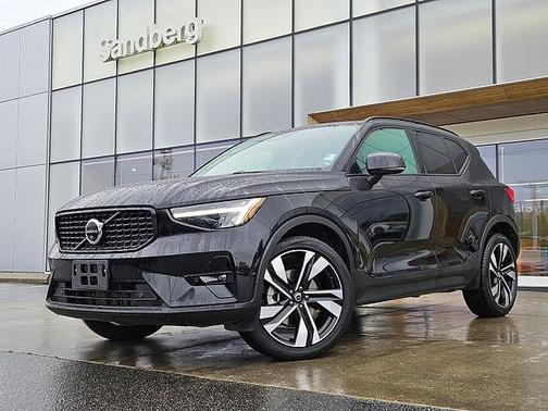 Onyx Black 2025 Volvo XC40 Plus