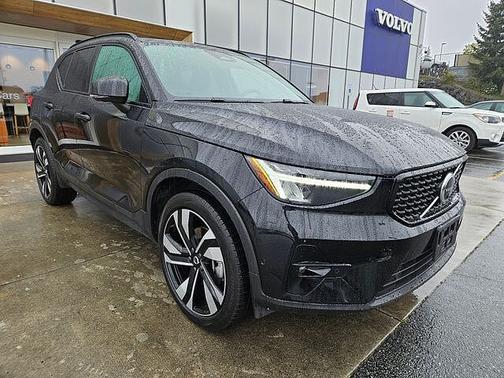 Onyx Black 2025 Volvo XC40 Plus