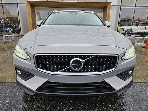 2025 Volvo V60 Cross Country Plus
