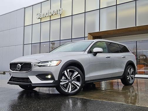 2025 Volvo V60 Cross Country Plus