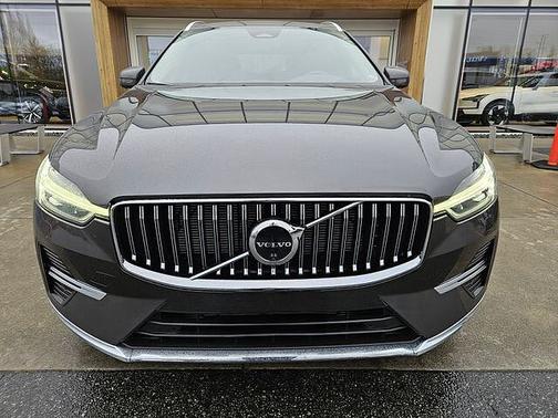 Platinum Grey 2023 Volvo XC60 Plus