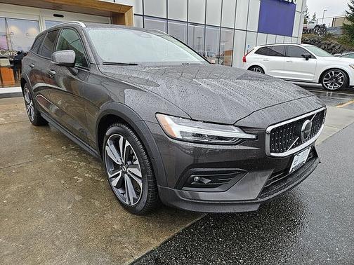 2025 Volvo V60 Cross Country Plus