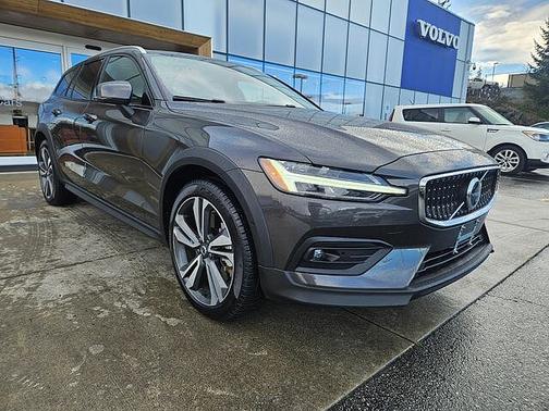 2025 Volvo V60 Cross Country Plus