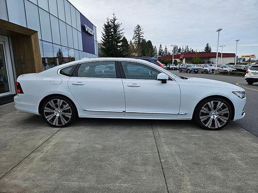 Crystal White 2023 Volvo S90 Plus