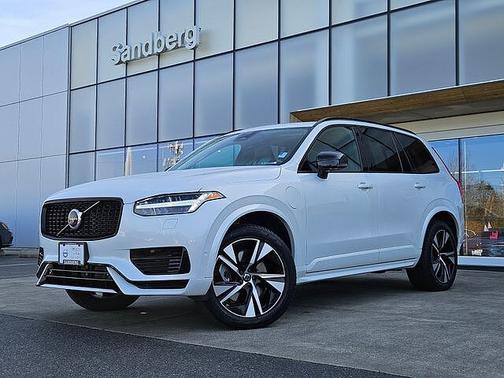 Crystal White 2023 Volvo XC90 Plus