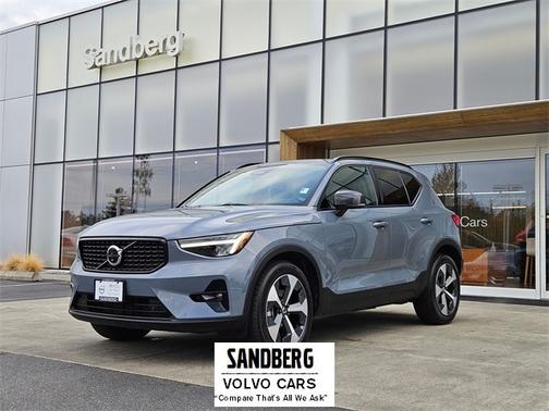 2023 Volvo XC40 B5 AWD Plus Dark