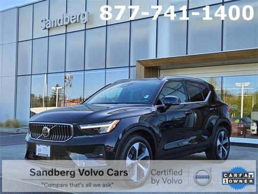 2025 Volvo XC40 B5 Plus Bright Theme