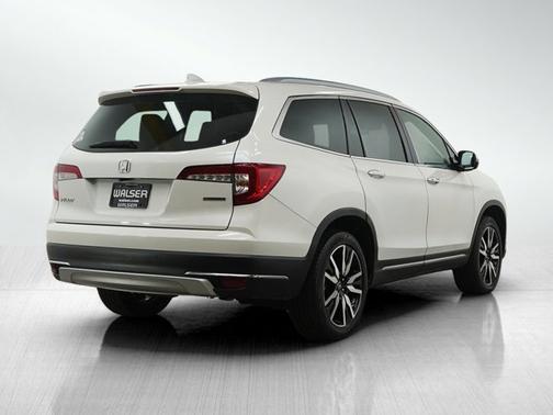 White 2019 Honda Pilot Touring 8-Passenger