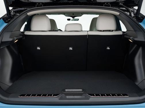 2026 Nissan Leaf PLATINUM+