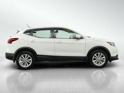 Glacier White 2018 Nissan Rogue Sport S