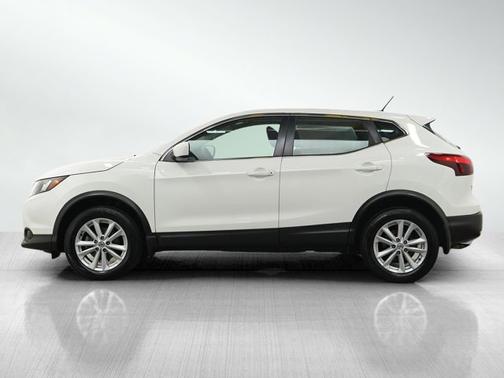 Glacier White 2018 Nissan Rogue Sport S