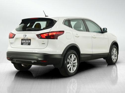 Glacier White 2018 Nissan Rogue Sport S