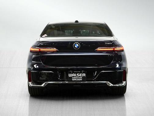 Carbon Black Metallic 2025 BMW 740 740i xDrive