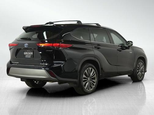 2021 Toyota Highlander Hybrid Platinum