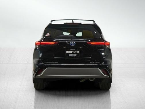 2021 Toyota Highlander Hybrid Platinum