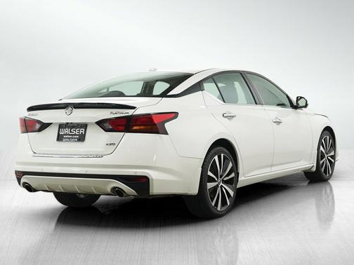 Glacier White 2019 Nissan Altima 2.5 Platinum