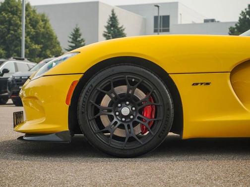 Race Yellow 2013 Dodge SRT Viper GTS