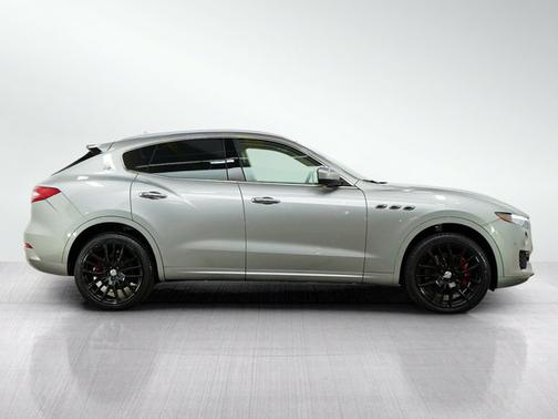 Bianco Alpi Pearlescent 2017 Maserati Levante S