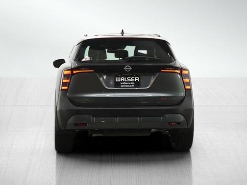 Gun Metallic/Scarlet Ember Tintcoat 2025 Nissan Kicks SR