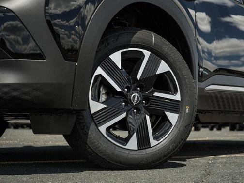 Super Black 2026 Nissan Kicks SV