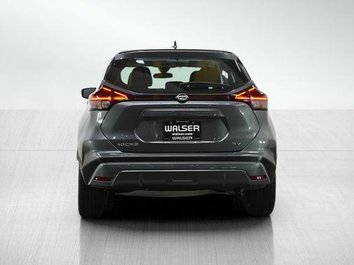 Gun Metallic 2022 Nissan Kicks SV