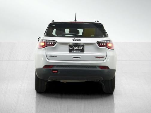 Silver Zynith Metallic Clearcoat 2025 Jeep Compass Trailhawk