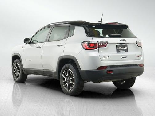 Silver Zynith Metallic Clearcoat 2025 Jeep Compass Trailhawk