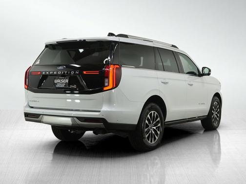 Oxford White 2025 Ford Expedition Platinum