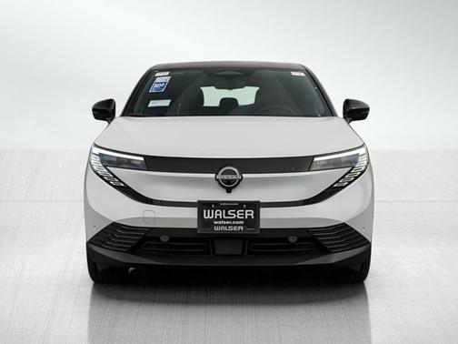 Everest White Pearl/Black 2026 Nissan Leaf SV+