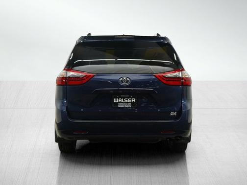 2020 Toyota Sienna XLE