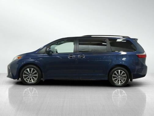 2020 Toyota Sienna XLE