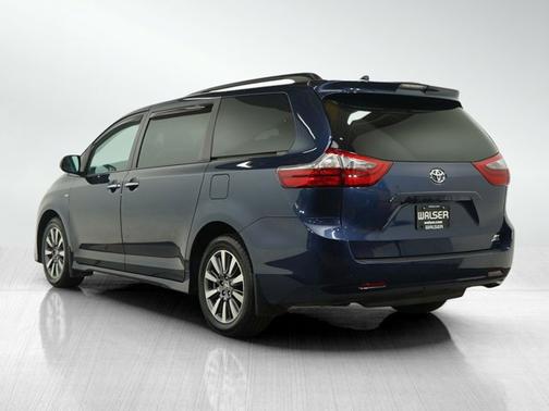 2020 Toyota Sienna XLE