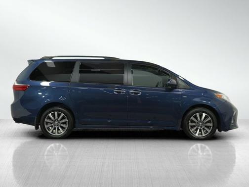2020 Toyota Sienna XLE
