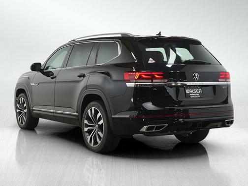 Black 2022 Volkswagen Atlas 3.6L V6 SEL Premium R-Line