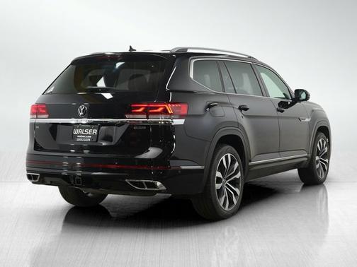 Black 2022 Volkswagen Atlas 3.6L V6 SEL Premium R-Line