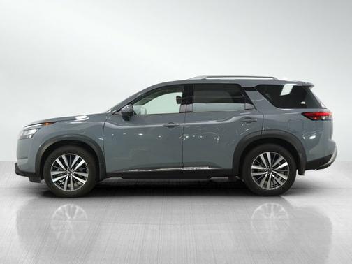 Boulder Gray Pearl 2022 Nissan Pathfinder Platinum