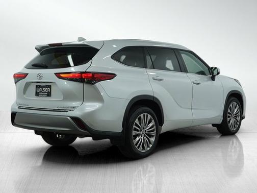 2022 Toyota Highlander Platinum