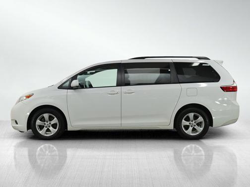 Super White 2017 Toyota Sienna LE