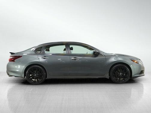 Gun Metallic 2017 Nissan Altima 2.5 SR