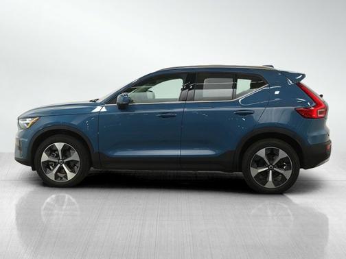 Fjord Blue Metallic 2025 Volvo XC40 Plus Bright Theme