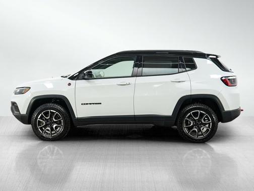 Bright White Clearcoat 2025 Jeep Compass Trailhawk