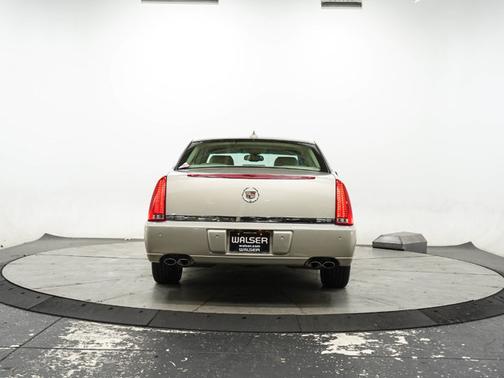 Gold Mist 2009 Cadillac DTS w/1SB