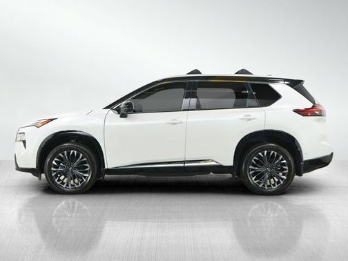 Everest White Pearl/Super Black 2025 Nissan Rogue Platinum