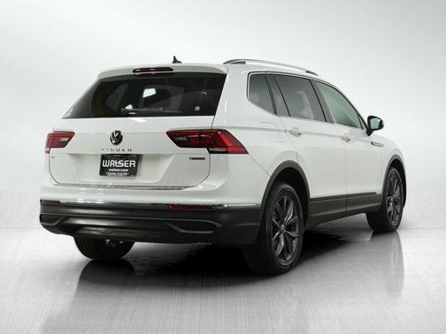 Pure White 2022 Volkswagen Tiguan SE
