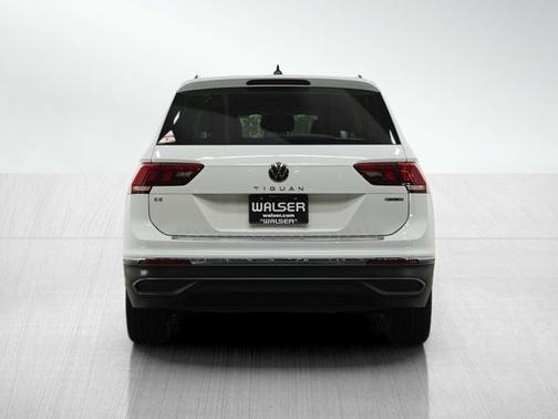 Pure White 2022 Volkswagen Tiguan SE
