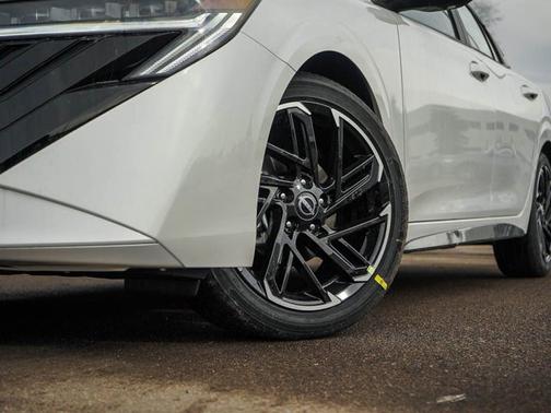 Aspen White/Super Black 2026 Nissan Sentra SR