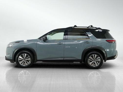 Solid Gray/Super Black 2022 Nissan Pathfinder SL