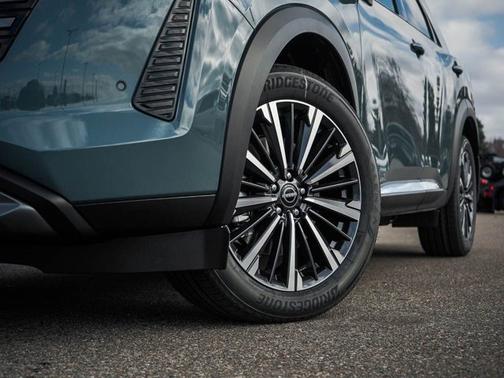 Baltic Teal/Super Black 2026 Nissan Pathfinder Platinum